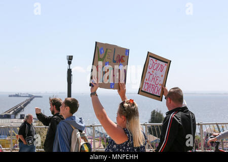 19 mai, 2018. Une marche de solidarité à travers Southend High Street en réponse à la mort d'un adolescent poignardé Southend, Fabian Kacica, lundi soir. Penelope Barritt/Alamy Live News Banque D'Images