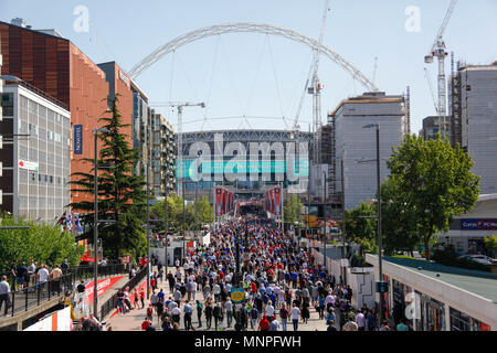 Londres, Royaume-Uni. 19 mai 2018. Dans Statidum la tête des fans de Wembley pour regarder la finale de la FA Cup Crédit : Alex Cavendish/Alamy Live News Banque D'Images