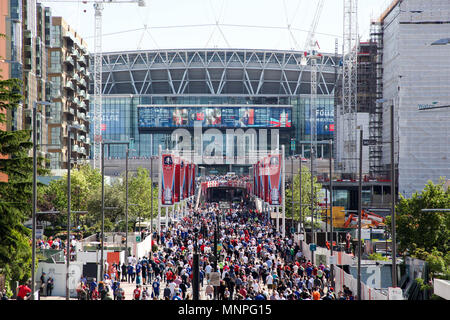 Londres, Royaume-Uni. 19 mai 2018. Dans Statidum la tête des fans de Wembley pour regarder la finale de la FA Cup Crédit : Alex Cavendish/Alamy Live News Banque D'Images