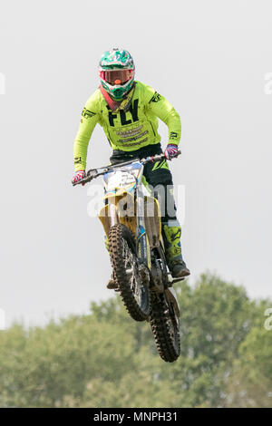 Championnat de motocross MX Nationals, Preston Docks, Lancashire. 19th mai 2018. La crème du talent du motocross britannique sera mise sur le circuit à Preston Docks dans le Lancashire pour un week-end des nationaux Michelin MX. Les «nationaux» offrent un week-end complet de course avec 26 courses sur deux jours, et des classes de restauration pour SW/BW 85, MXY1 et 2, MX1 et MX2 Clubman jusqu'aux Pro MX1 et MX2 «40 le plus rapide»; La scène est prévue pour un programme bourré d'action de course de championnat britannique au top de son jeu. Crédit : Cernan Elias/Alay Live News Banque D'Images