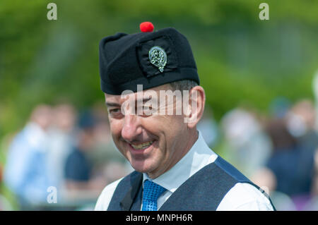 Paisley, Scotland, UK. 19 mai, 2018. Plus de 150 groupes du monde entier se sont rendus à St James' Terrains de jeu en Paisley et la concurrence dans le championnat britannique Pipe Band. Photo portrait de femme arbitre. Credit : Skully/Alamy Live News Banque D'Images