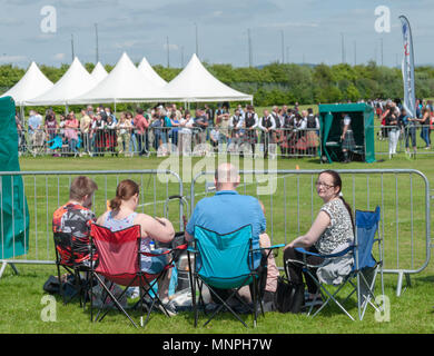 Paisley, Scotland, UK. 19 mai, 2018. Plus de 150 groupes du monde entier se sont rendus à St James' Terrains de jeu en Paisley et la concurrence dans le championnat britannique Pipe Band. Sur la photo les spectateurs à regarder la concurrence. Credit : Skully/Alamy Live News Banque D'Images