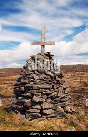 Vue panoramique sur le sentier près de Knivskjelodden Nordkapp, Norvège. Knivskjelodden est la partie la plus au nord de l'Europe et ne peut être atteint à pied. Banque D'Images