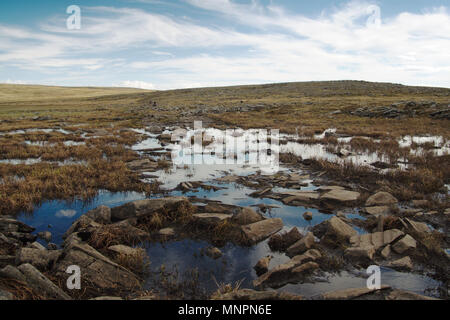 Vue panoramique sur le sentier près de Knivskjelodden Nordkapp, Norvège. Knivskjelodden est la partie la plus au nord de l'Europe et ne peut être atteint à pied. Banque D'Images