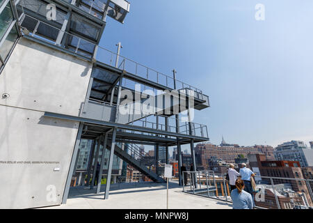 New York, United States - 9 mai 2018 : La vue sur le toit de l'édifice Whitney Museum of Art de New York City Banque D'Images