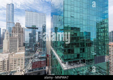 Les tours d'immeubles d'habitation dans le quartier de Streeterville Chicago Board y compris Centre, Trump Tower et Wrigley Building Banque D'Images