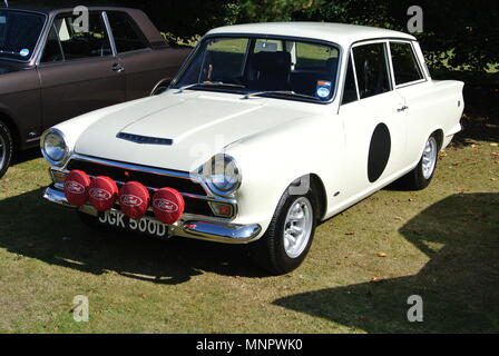 Ford Cortina GT garé jusqu'à Forde House classic car rencontrez, Newton Abbot, Devon, Angleterre Banque D'Images