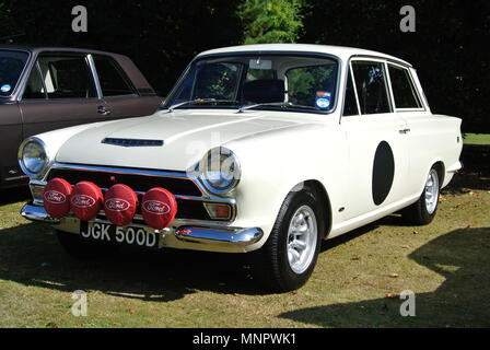 Ford Cortina GT garé jusqu'à Forde House classic car rencontrez, Newton Abbot, Devon, Angleterre Banque D'Images