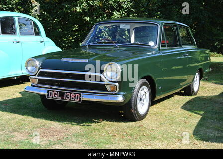 Ford Cortina GT garé jusqu'à Forde House classic car rencontrez, Newton Abbot, Devon, Angleterre Banque D'Images