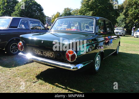 Ford Cortina GT garé jusqu'à Forde House classic car rencontrez, Newton Abbot, Devon, Angleterre Banque D'Images