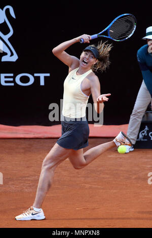 Rome, Italie. 19 mai, 2018. Maria Sharapova (RUS) en action lors de son match de demi-finale contre : Simona (ROU). Credit : Giampiero Sposito/Pacific Press/Alamy Live News Banque D'Images