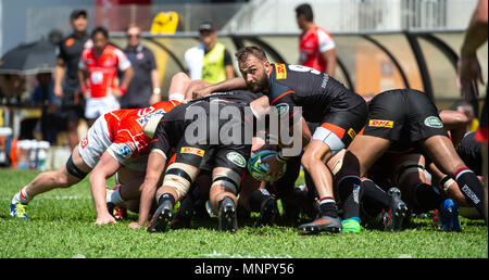 HONG KONG, Hong Kong SAR, Chine. Le 19 mai 2018. Demi de mêlée Stormers Dewaldt Duvenage prend le ballon de l'équipe d'scrumJapanese Sunwolves sur win 26-23 Banque D'Images