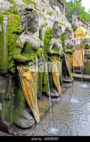 Fontaines du Temple (Goagajah l'Elephant Cave Temple) à Bali, en Indonésie. Banque D'Images