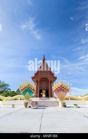 Le magnifique temple en bois de teck Wat Ao Noi, Prachuap Khiri Khan, Thaïlande Banque D'Images