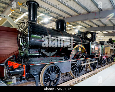 London North Western Railway n° 790 2-4-0 locomotive express Crewe 1873 exposée dans le musée à Shildon Banque D'Images