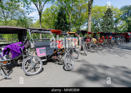 New York, USA - 8 mai 2018 : Pedicab transport à Central Park à Manhattan, NYC Banque D'Images