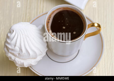 Tasse de café sucré avec de la guimauve Banque D'Images