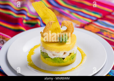 La nourriture péruvienne : Causa, comida peruana Banque D'Images