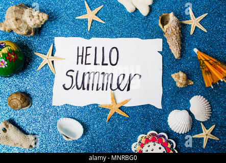 Hello summer card avec station objets connexes vue supérieure Banque D'Images