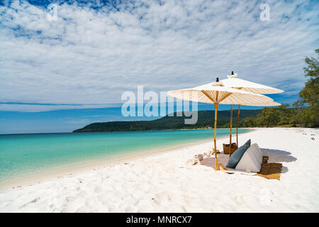 Photo de paysage plage exotique de sable blanc sur l'île de Koh Rong au Cambodge Banque D'Images