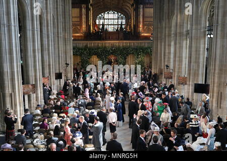 Une vue générale, les clients arrivant à la Chapelle St George du château de Windsor pour le mariage du prince Harry et Meghan Markle. Banque D'Images