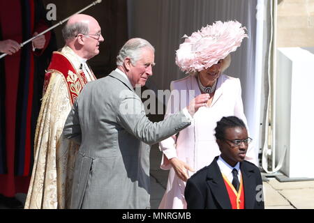 Le Prince de Galles et la duchesse de Cornouailles arrive à la Chapelle St George du château de Windsor pour le mariage du prince Harry à Meghan Markle. Banque D'Images