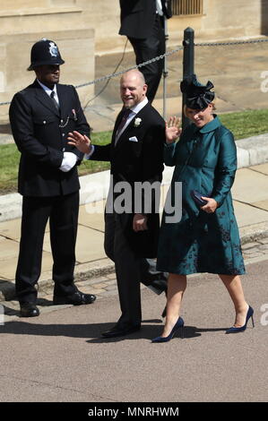 Zara et Mike Tindall arrivent à la Chapelle St George du château de Windsor pour le mariage du prince Harry et Meghan Markle. Banque D'Images