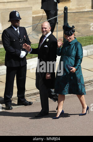 Zara et Mike Tindall arrivent à la Chapelle St George du château de Windsor pour le mariage du prince Harry et Meghan Markle. Banque D'Images