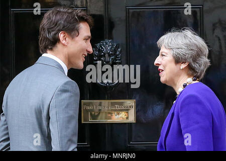 Premier ministre Theresa peut se félicite de Justin Trudeau, premier ministre canadien au 10, Downing Street comprend : Premier Ministre Theresa May, le premier ministre du Canada, Justin Trudeau Où : London, Royaume-Uni Quand : 18 Avr 2018 Crédit : Dinendra Haria/WENN Banque D'Images