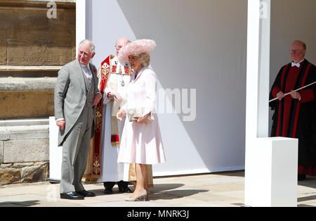 Le Prince de Galles et la duchesse de Cornouailles, attendez que l'épouse d'arriver pour la cérémonie de mariage du prince Harry et Meghan Markle à St George's Chapel dans le château de Windsor. Banque D'Images