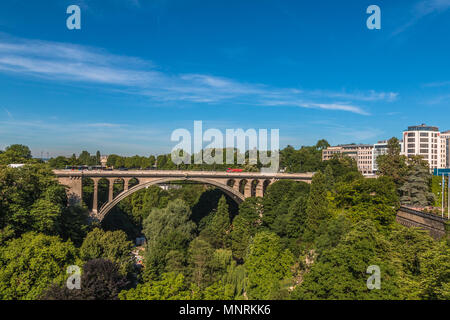 Pont Adolphe à Luxembourg Banque D'Images
