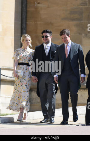 Marcus Mumford (centre) et Carey Mulligan arrivent à la Chapelle St George du château de Windsor pour le mariage de Meghan Markle et le prince Harry. Banque D'Images