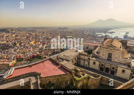 Beau lever de soleil à Naples Italie Banque D'Images