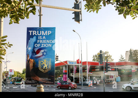 Jérusalem, Israël - 16 mai 2018 : Une des nombreuses affiches dans les rues de Jérusalem avec l'inscription 'Trump est un ami de Sion". L'United St Banque D'Images