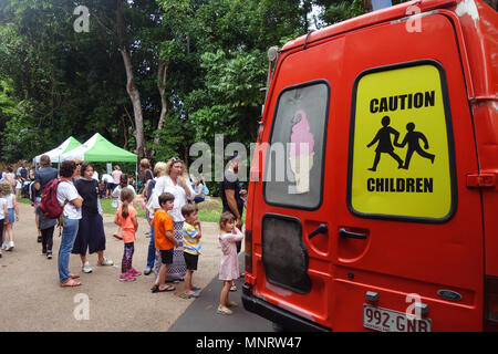 "Attention les enfants' sign on ice cream van, Edge Hill, Cairns, Queensland, Australie. Pas de monsieur ou PR Banque D'Images