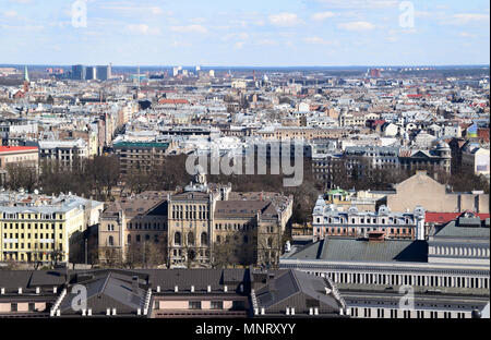 Riga, Lettonie, 27 mars, 2018. La vue de la ville de Riga avec l'Université de Lettonie fondée en 1919. Banque D'Images