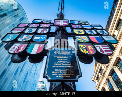 Canton suisse arbre dans le West End de Londres - l'arbre Cantonales Suisses au Tribunal Suisse près de Leicester Square, érigée 1991 comme un signe de l'amitié Suisse Royaume-Uni Banque D'Images