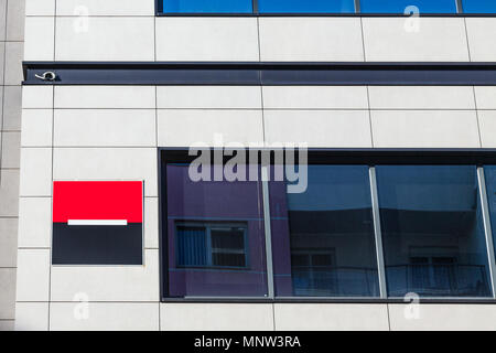 BELGRADE, SERBIE - avril 29, 2018 : Le logo de la Banque Société Générale Srbija sur leur siège pour la Serbie. Société Générale est l'un des plus grands b Banque D'Images