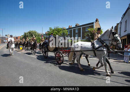 Photo datée du 17 mai montre le prince Harry et Meghan Markle pratique à l'église. Le prince Harry et Meghan Markle ont été déclarés mari et femme, à la suite d'une cérémonie au Château de Windsor. Le couple à un échange de voeux et de sonneries avant que la reine et 600 personnes à la Chapelle St George. Porte une robe par le designer britannique Clare Waight Keller, Mme Markle a été accueilli par le Prince Charles, qui marchait dans l'allée. Après leur mariage, le couple sera connu comme le duc et la duchesse de Cambridge. Banque D'Images