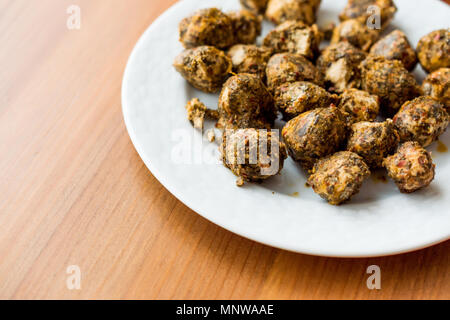 Duberke avec du yaourt fait Antakya / boules de fromage aux épices. La nourriture traditionnelle. Banque D'Images