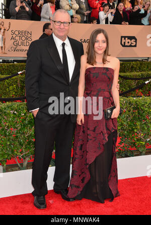 Ed O Neill, Sophia O Neill 339 à la 22e Ann. Les guildes d'acteurs SAG Awards 2016 ( ) Au Shrine Auditorium à Los Angeles. 30 janvier, 2016.Ed O Neill, Sophia O Neill 339 ------------- Red Carpet Event, Vertical, USA, Cinéma, Célébrités, photographie, Bestof, Arts, Culture et divertissement, Célébrités Topix fashion / Vertical, Best of, événement dans la vie d'Hollywood, Californie - Tapis rouge et en backstage, USA, Cinéma, Célébrités, cinéma, télévision, Célébrités célébrités musique, photographie, Arts et culture, Bestof, divertissement, Topix, verticale de la famille de th Banque D'Images