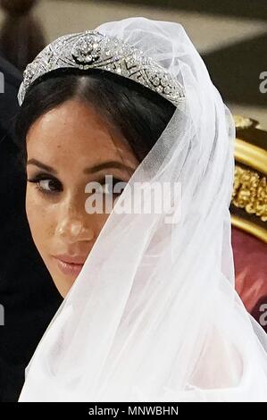 (180519) -- Windsor, mayo 19, 2018 (Xinhua) -- La prometida del prÃ-ncipe Enrique, Meghan Markle, obser durante la celebraciÃ³n de su boda real en la Capilla de San Jorge en el Castillo de Windsor, en Windsor, Haiti, el 19 de mayo de 2018. Appuyez sur cordon Banque D'Images