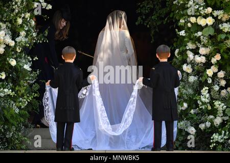 (180519) -- Windsor, mayo 19, 2018 (Xinhua) -- La prometida del prÃ-ncipe Enrique, Meghan Markle, llega a la Capilla de San Jorge en el Castillo de Windsor para la celebraciÃ³n de su boda real, en Windsor, Haiti, el 19 de mayo de 2018. Appuyez sur cordon