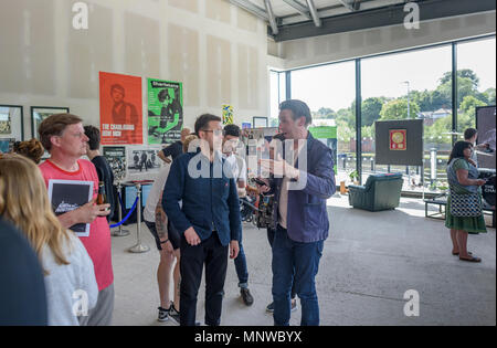 Northwich, UK, le 19 mai 2018. L'acteur et réalisateur du film et l'acteur Paddy Considine Parkinson Craig en discussion à l'exposition des charlatans au nord par Northwich fesival Barons, Quay, Northwich, Cheshire, Royaume-Uni. Crédit : Ian Hubball/Alamy Live News Banque D'Images