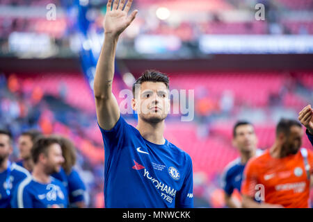 Londres, Royaume-Uni, 19 mai 2018 Ãlvaro Morata de Chelsea vagues à les fans durant la finale de la coupe d'Angleterre match entre Chelsea et Manchester United au stade de Wembley, Londres, Angleterre le 19 mai 2018. Banque D'Images