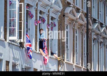 Mariage Royal. Royal s'asseoir dans des fans de windows donnent sur le cortège funèbre de mariage de Son Altesse Royale le prince Harry et Meghan Markle. 19 mai, 2018. Windsor, en Angleterre. Banque D'Images