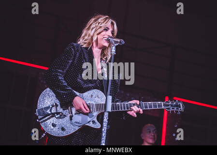 L'Italie, 19 mai 2018 : Le chanteur et compositeur italien Emma (de son vrai nom Marguritha Marrone) spectacle sur scène à la Pala millares de Turin, pour son 'Essere Qui' tour concert Photo : Alessandro Bosio/Alamy Live News Banque D'Images