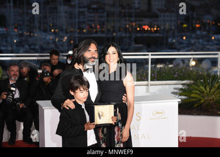 19 mai 2018 - Cannes, France : Nadine Labaki, Zain Alrafeea, Khaled Mouzanar posent avec le Prix du Jury en tant qu'ils se présentent à l'Cannes awards photocall après la cérémonie de clôture du 71e festival de Cannes. Banque D'Images
