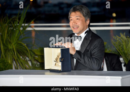 CANNES, FRANCE. 19 mai 2018 : Hirokazu Koreeda au photocall pour les 'gagnants' au 71e Festival de Cannes Photo : Sarah Stewart Banque D'Images