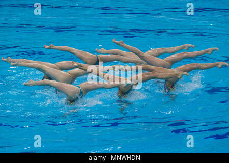 Budapest. 19 mai, 2018. Les membres de l'équipe Russie effectuer au cours de la routine technique de l'équipe à la série mondiale FINA Natation artistique Open de Budapest à Budapest, Hongrie le 19 mai 2018. La Russie a gagné la médaille d'or avec 94,6289 points. Credit : Attila Volgyi/Xinhua/Alamy Live News Banque D'Images